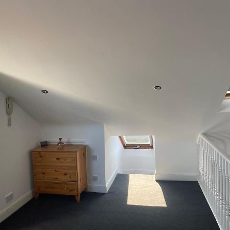 Studio Flat Hatch End 외부 사진