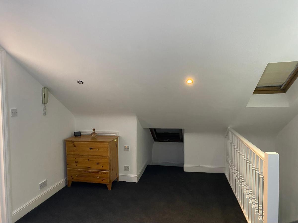 Studio Flat Hatch End 외부 사진