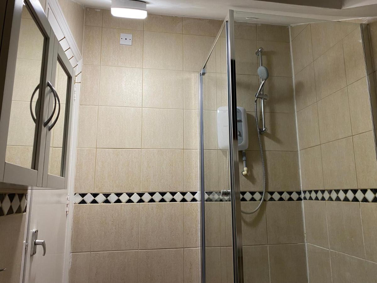 Studio Flat Hatch End 외부 사진
